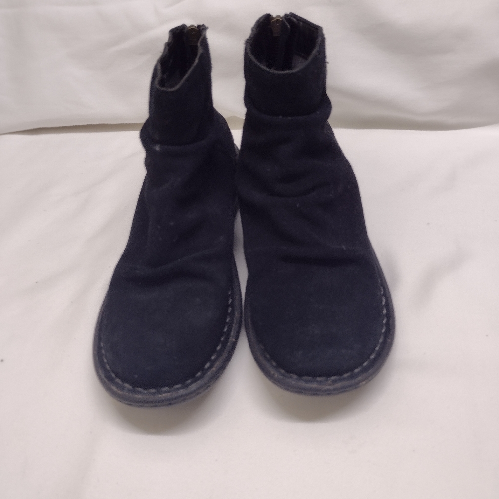 Clarks Boot Size 6 - image 1